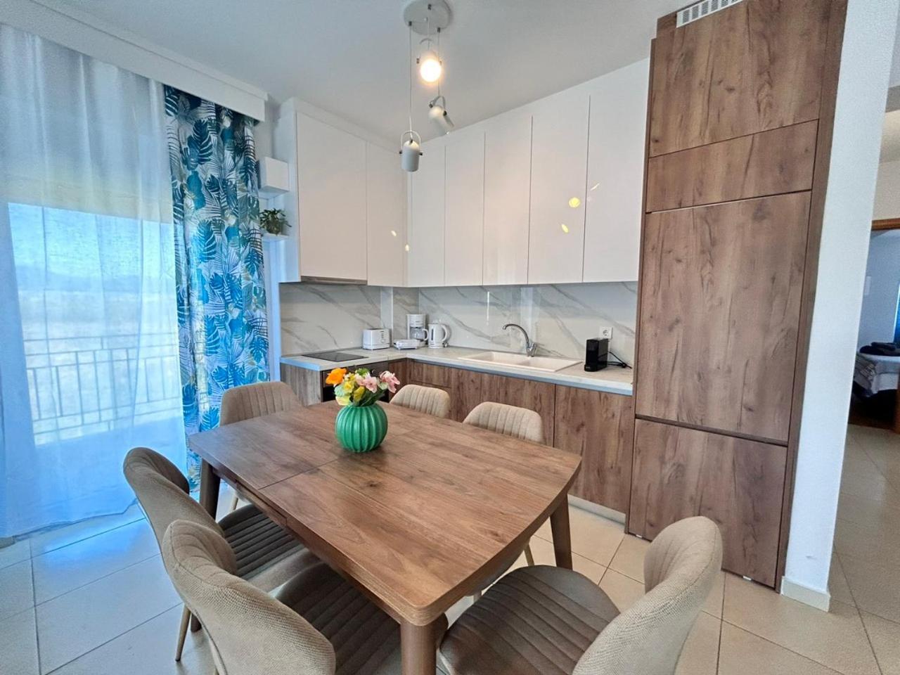 Apartment Sea Breeze Iii *